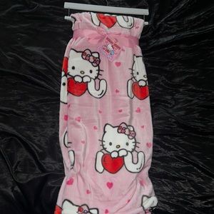VIRAL HELLO KITTY VALENTINE BLANKET